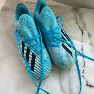 Soccer shoes